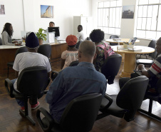Mutirão oferece 500 vagas de emprego para migrantes em Curitiba