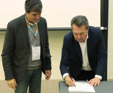 Assinatura do Protocolo de Intenções entre a Secretaria de Estado do Turismo e as IGR, e o compromisso do governo do Paraná com o desenvolvimento do turismo marcou o primeiro dia de evento.
