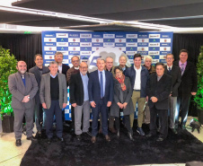 IPARDES ALex Adam SEPL Presidente Jorge Callado ao centro, com secere tario Guto Silva e ladeado de ex presidentes da instituicao