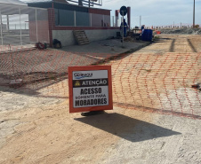 Com o avanço das obras da recuperação da Orla de Matinhos para pontos mais centrais da cidade, o Instituto Água e Terra (IAT) reforça o pedido para que moradores e turistas sigam atentos aos avisos de segurança, evitando acidentes.