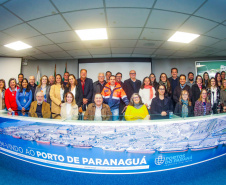 Delegação de empresários conhece e estreita relações com o Porto de Paranaguá