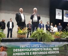 Secretário Norberto Ortigara e prefeito de Dois Vizinhos, Luiz Carlos Turatto, em evento sobre gripe aviária