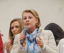 Curitiba, 22 de julho de 2023 - Dentro da programação da Campanha Paraná Unido no Combate ao Feminicídio, promovido pelo Governo do Estado, aconteceu caminhada pela Rua XV de Novembro, centro de Curitiba, com a participação da modelo Luiza Brunet.