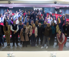 Começou nesta segunda-feira (17) a Caravana Juventude Negra Viva, evento realizado pelo Governo do Paraná em parceria com o Ministério da Igualdade Racial. Representantes do governo federal, da juventude negra, da Secretaria da Mulher, Igualdade Racial, e Pessoa Idosa (Semipi) e da Secretaria de Desenvolvimento Social e Família (Sedef) participaram da abertura, no Palácio das Araucárias, que discutiu pontos importantes para fortalecer a igualdade no Brasil.