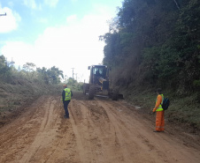 Ligação rodoviária entre Cerro Azul e Doutor Ulysses recebe melhorias