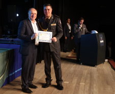 O governador em exercício Darci Piana participou nesta segunda (24) no Museu Oscar Niemeyer, em Curitiba, da formatura de 35 oficiais da Polícia Militar e do Corpo de Bombeiros no Curso Superior de Polícia