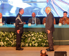 O governador em exercício Darci Piana participou nesta segunda (24) no Museu Oscar Niemeyer, em Curitiba, da formatura de 35 oficiais da Polícia Militar e do Corpo de Bombeiros no Curso Superior de Polícia