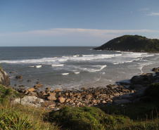 Microrrede com geração solar vai combinar eficiência e sustentabilidade para abastecer comunidade da Ilha do Mel 