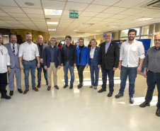 Deputados estaduais visitam o Porto de Paranaguá e homenageiam trabalhadores portuários