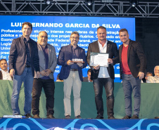 Deputados estaduais visitam o Porto de Paranaguá e homenageiam trabalhadores portuários