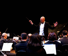 Compositor curitibano, Gabriel Hermes estreia sua segunda sinfonia com a Orquestra Novva de Curitiba