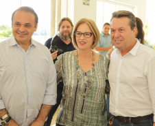 Os estados do Paraná e de São Paulo, por meio de seus secretários de Turismo, Marcio Nunes e Roberto Lucena, assinaram nesta quarta-feira (26/7) protocolo de Intenções para o fomento e promoção da Área Especial de Interesse Turístico Angra Doce, no conjunto formado pelo reservatório da Usina Hidrelétrica de Chavantes e seu entorno, abrangendo os municípios de Ribeirão Claro, Carlópolis, Siqueira Campos, Jacarezinho e Salto do Itararé (PR) e de Chavantes, Ourinhos, Canitar, Ipaussu, Timburi, Piraju, Fartura,