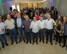 Os estados do Paraná e de São Paulo, por meio de seus secretários de Turismo, Marcio Nunes e Roberto Lucena, assinaram nesta quarta-feira (26/7) protocolo de Intenções para o fomento e promoção da Área Especial de Interesse Turístico Angra Doce, no conjunto formado pelo reservatório da Usina Hidrelétrica de Chavantes e seu entorno, abrangendo os municípios de Ribeirão Claro, Carlópolis, Siqueira Campos, Jacarezinho e Salto do Itararé (PR) e de Chavantes, Ourinhos, Canitar, Ipaussu, Timburi, Piraju, Fartura,