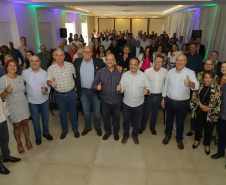 Os estados do Paraná e de São Paulo, por meio de seus secretários de Turismo, Marcio Nunes e Roberto Lucena, assinaram nesta quarta-feira (26/7) protocolo de Intenções para o fomento e promoção da Área Especial de Interesse Turístico Angra Doce, no conjunto formado pelo reservatório da Usina Hidrelétrica de Chavantes e seu entorno, abrangendo os municípios de Ribeirão Claro, Carlópolis, Siqueira Campos, Jacarezinho e Salto do Itararé (PR) e de Chavantes, Ourinhos, Canitar, Ipaussu, Timburi, Piraju, Fartura,