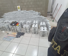 A Polícia Militar do Paraná, por meio de uma equipe de Rondas Ostensivas Tático Móvel (ROTAM) do 23º Batalhão da Polícia Militar, apreendeu 685 quilos de maconha, em Colombo, na Região Metropolitana de Curitiba