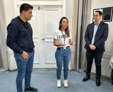 Educadores recebem capacitação para uso de óculos de IA em alunos cegos da rede estadual