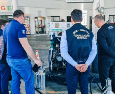 Polícia Civil do Paraná e Ipem interditam duas bombas em posto de combustíveis