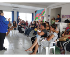 Mulheres de União da Vitória aprendem a fazer sabão ecológico