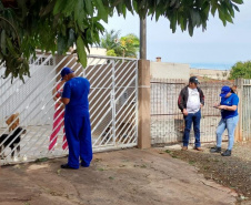 Moradores recebem orientação para interligar imóvel à rede de esgoto