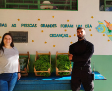 Projeto Semear, da Polícia Penal do Paraná, fornece alimentação orgânica a crianças de escola municipal em Foz do Iguaçu