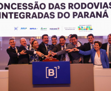 O leilão foi realizado nesta sexta-feira (25) na Bolsa de Valores, em São Paulo, e contou com a participação do governador Carlos Massa Ratinho Junior 