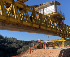 Transporte de vigas para pontes da Rodovia dos Minérios segue até o dia 22 
