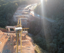 Transporte de vigas para pontes da Rodovia dos Minérios segue até o dia 22 