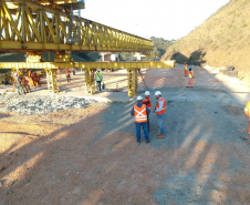 Transporte de vigas para pontes da Rodovia dos Minérios segue até o dia 22 