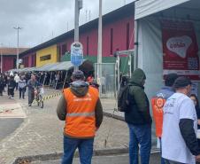 Mais de 800 pessoas conseguem emprego em mutirão realizado na Capital
