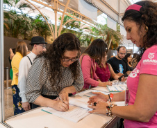 Educação reúne 800 educadores em encontro de formação continuada em Foz do Iguaçu