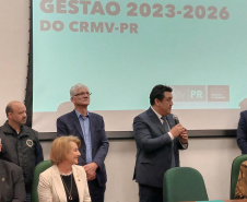 posse do novo presidente do Conselho Regional de Medicina Veterinária, Adolfo Yoshiaki Sasaki, nesta segunda-feira, na Fetaep