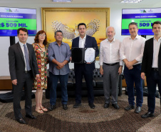 Governador Carlos Massa Ratinho Jr assina liberação de recursos para prefeituras do paraná/Projeto Asfalto Novo Vida Nova - 