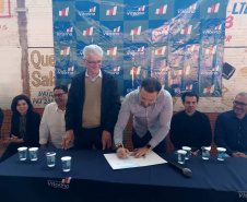 Assinatura agora de convênio para pavimentação de estrada rural em Vitorino.