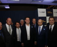 O governador Carlos Massa Ratinho Junior participou nesta segunda-feira (23) da posse do novo presidente da Federação das Indústrias do Paraná (Fiep), Edson Vasconcelos.