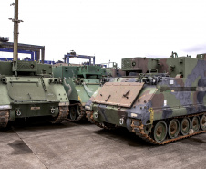 Porto de Paranaguá recebe 30 unidades de blindados para o Exército Brasileiro