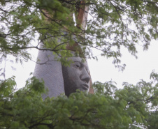 Com o maior monumento dedicado a Nossa Senhora Aparecida na América Latina, Itaipulândia recebe milhares de romeiros no Dia da Padroeira.