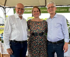 Dia Nacional do Plantio Direto, em Rolândia, com inauguração de busto de Herbert Bartz.