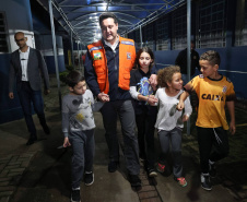 O governador Carlos Massa Ratinho Junior visitou na noite desta quarta-feira (18) a cidade de São Mateus do Sul, uma das mais atingidas pelas chuvas dos últimos dias no Paraná.