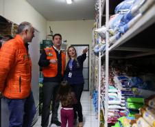 O governador Carlos Massa Ratinho Junior visitou na noite desta quarta-feira (18) a cidade de São Mateus do Sul, uma das mais atingidas pelas chuvas dos últimos dias no Paraná.