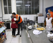 O governador Carlos Massa Ratinho Junior visitou na noite desta quarta-feira (18) a cidade de São Mateus do Sul, uma das mais atingidas pelas chuvas dos últimos dias no Paraná.