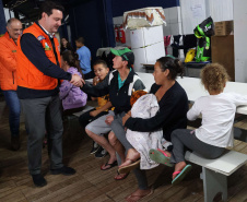 O governador Carlos Massa Ratinho Junior visitou na noite desta quarta-feira (18) a cidade de São Mateus do Sul, uma das mais atingidas pelas chuvas dos últimos dias no Paraná.