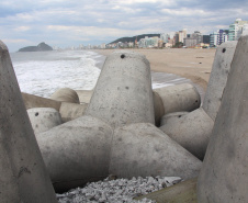 Instalação de estruturas marítimas fez com que Matinhos ganhasse pelo menos outros três pontos para a prática do surf: na Barrinha, Riviera e Flórida.