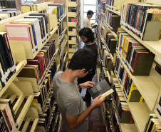 Edição emblemática: Biblioteca Pública do Paraná é tema do novo Cândido