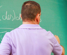 UEM CONTRATAÇÃO DE PROFESSORES