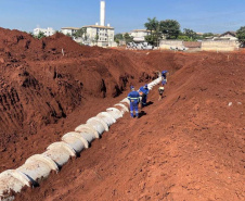 Drenagem e terraplenagem marcam avanço das obras do Viaduto da PUC em Londrina
