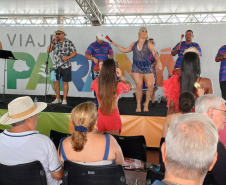 Turistas do cruzeiro da MSC são recepcionados com "baterilha" e ritmo do Carnaval em Paranaguá