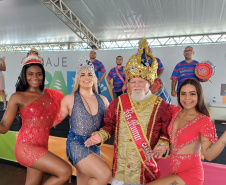 Turistas do cruzeiro da MSC são recepcionados com "baterilha" e ritmo do Carnaval em Paranaguá