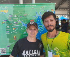 Turistas do cruzeiro da MSC são recepcionados com "baterilha" e ritmo do Carnaval em Paranaguá