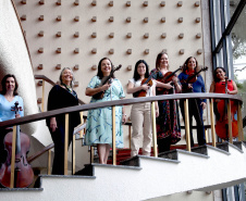Da fundação às apresentações atuais, mulheres formam pilar fundamental da Orquestra Sinfônica do Paraná. Na foto, Fernanda.