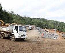 Recuperação da PR-170 avança durante período de interdição